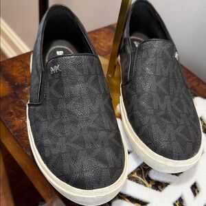 Michael Kors casual shoes ladies size 8 1/2 M
Good condition
